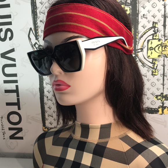 NEW AUTHENTIC Prada Black and White Women's Sunglasses PR 15W - Picture 1 of 14